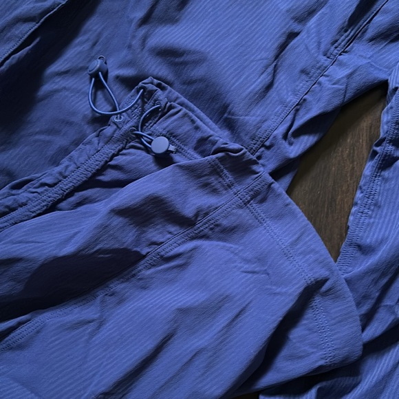 LULULEMON DANCE STUDIO RELAXED FIT MR CARGO PANTS IN LARK SZ M NWT - Picture 9 of 11